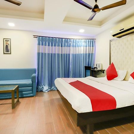 OYO 74335 Hotel Dash Vadodara Exterior foto